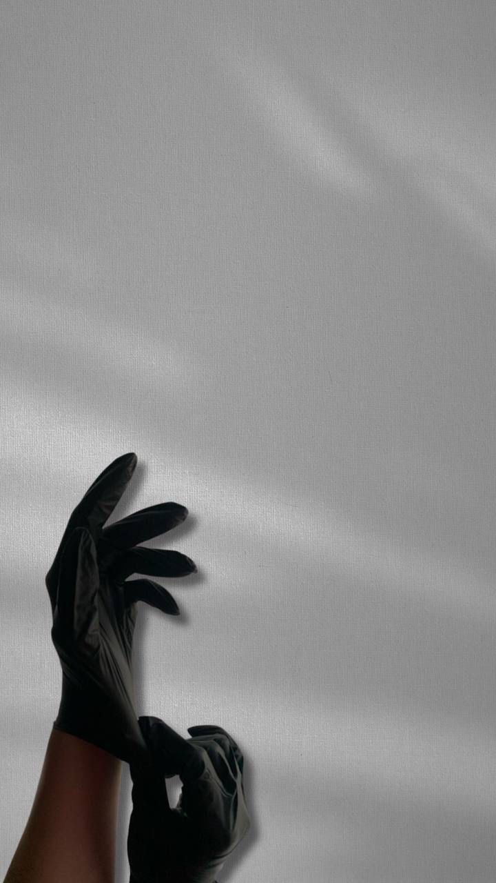 PORTER DES GANTS