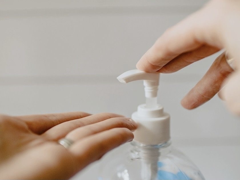SE DESINFECTER LES MAINS